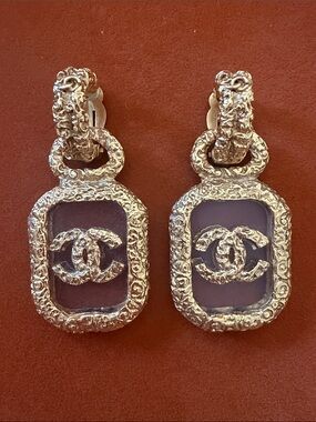CHANEL Vintage 1993 Lava Collection Gold Earrings